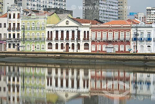  Assunto: Casario na margem do rio Capibaribe / Local: Recife - Pernambuco (PE) - Brasil / Data: 09/2011 