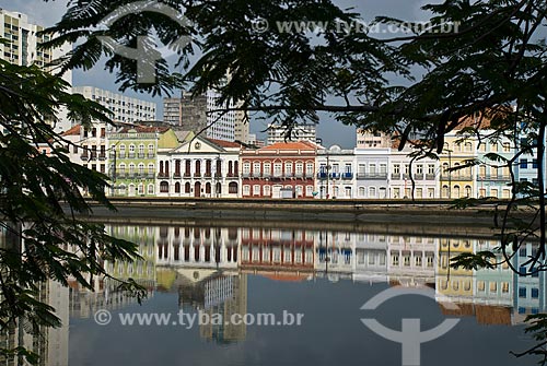  Assunto: Casario na margem do rio Capibaribe / Local: Recife - Pernambuco (PE) - Brasil / Data: 09/2011 