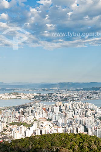  Assunto: Cidade vista do mirante do Morro da Cruz / Local: Florianópolis - Santa Catarina (SC) - Brasil / Data: 08/2011 