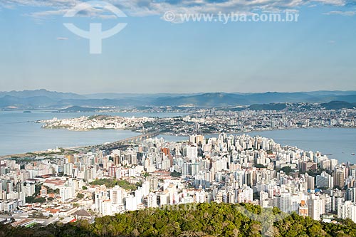  Assunto: Cidade vista do mirante do Morro da Cruz / Local: Florianópolis - Santa Catarina (SC) - Brasil / Data: 08/2011 