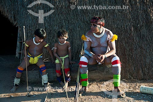  Assunto: Índios Kalapalo na aldeia Aiha se preparando para o Jawari / Local: Querência - Mato Grosso (MT) - Brasil / Data: 07/2011 