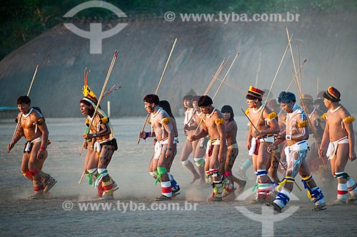  Assunto: Índios Kalapalo na aldeia Aiha se preparando para o Jawari / Local: Querência - Mato Grosso (MT) - Brasil / Data: 07/2011 