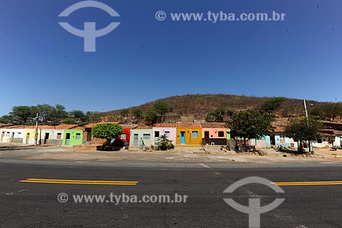  Assunto: Casas simples na beira da Rodovia Santos Dumont - BR-116  / Local: Jati - Ceará (CE) - Brasil / Data: 10/2011 