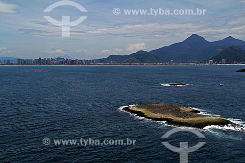  Assunto: Lajes de pedra no mar em frente a Barra da Tijuca / Local: Barra da Tijuca - Rio de Janeiro (RJ) - Brasil / Data: 01/2012 