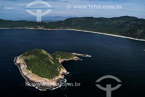  Assunto: Vista de Ilha em frente à Praia de Grumari / Local: Rio de Janeiro (RJ) - Brasil / Data: 01/2012 