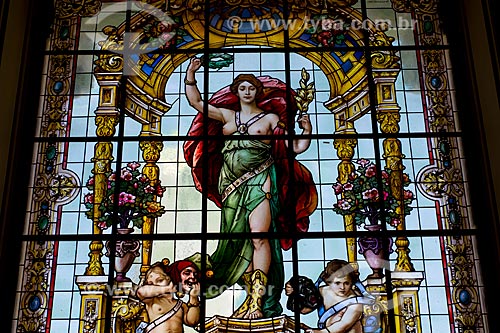  Assunto: Vitral de Figura feminina na Fachada do Theatro Municipal do Rio de Janeiro - Criado por Feuerstein e Fugel / Local: Rio de Janeiro (RJ) - Brasil / Data: 02/2011 