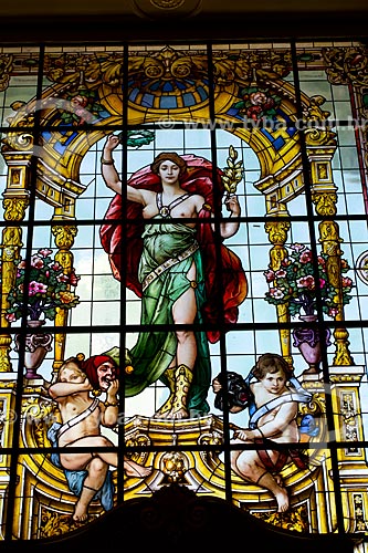  Assunto: Vitral de Figura feminina na Fachada do Theatro Municipal do Rio de Janeiro - Criado por Feuerstein e Fugel / Local: Rio de Janeiro (RJ) - Brasil / Data: 02/2011 