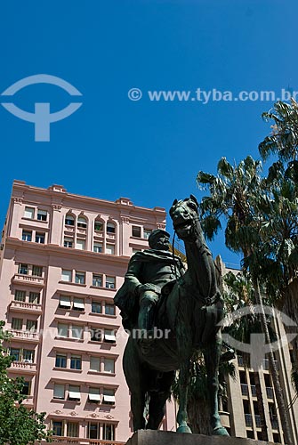  Assunto: Monumento ao General Osório e ao fundo Fachada do Clube do Comércio / Local: Porto Alegre - Rio Grande do Sul (RS) - Brasil / Data: 11/2011 