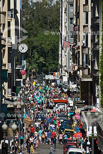  Assunto: Movimentação de pessoas na Rua dos Andradas no período do Natal / Local: Porto Alegre - Rio Grande do Sul (RS) - Brasil / Data: 12/2011 