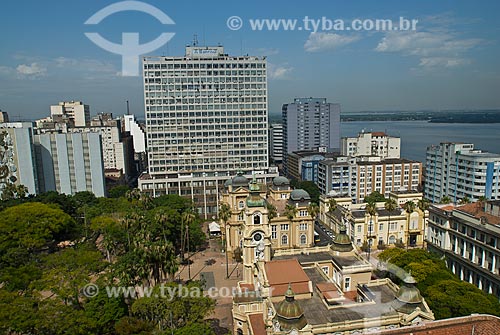  Vista aérea da Praça da Alfândega e do lado direito em primeiro plano Memorial do Rio Grande do Sul - antigo prédio dos Correios e Telegráfos e ao fundo o Museu de Arte do Rio Grande do Sul  - Porto Alegre - Rio Grande do Sul - Brasil