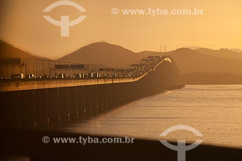  Assunto: Vista da Ponte Rio-Niterói ao amanhecer / Local: Rio de Janeiro (RJ) - Brasil  / Data: 10/2011 