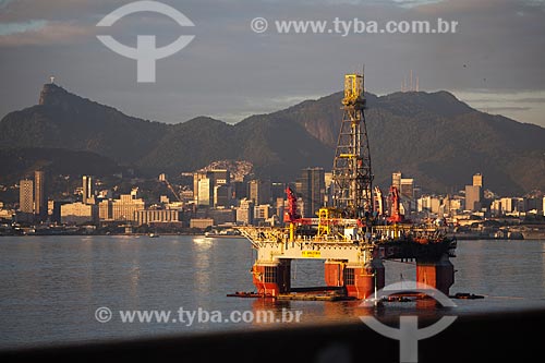  Assunto: Vista de Plataforma de petróleo  / Local: Rio de Janeiro (RJ) - Brasil  / Data: 10/2011 