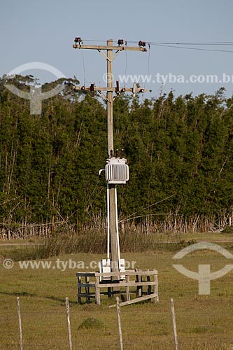  Assunto: Poste com transformador de energia elétrica / Local: Mostardas - Rio Grande do Sul (RS) - Brasil / Data: 02/2012 