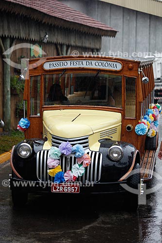  Assunto: Ônibus da Feira da colônia alemã / Local: Gramado - Rio Grande do Sul (RS) - Brasil / Data: 02/2012 