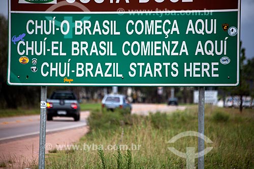  Assunto: Placa na fronteira Brasil-Uruguai / Local: Chuí - Rio Grande do Sul (RS) - Brasil / Data: 02/2012 