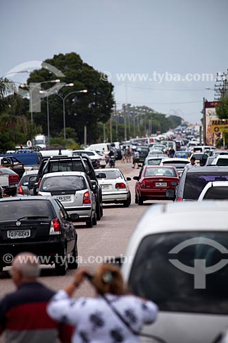  Assunto: Trânsito na fronteira Brasil-Uruguai -Zona comercial / Local: Chuí - Rio Grande do Sul (RS) - Brasil / Data: 02/2012 