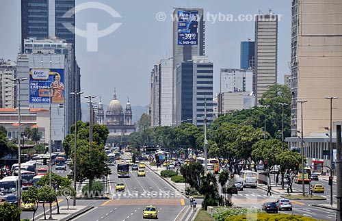  Assunto: Avenida Presidente Vargas com Igreja Nossa Senhora da Candelária ao fundo / Local: Rio de Janeiro (RJ) - Brasil / Data: 11/2011 