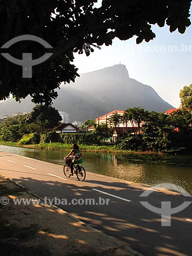  Assunto: Ciclista na ciclovia da Lagoa Rodrigo de Freitas  / Local: Lagoa - Rio de Janeiro (RJ) - Brasil / Data: 05/2012 