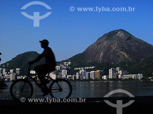  Assunto: Ciclista na ciclovia da Lagoa Rodrigo de Freitas  / Local: Lagoa - Rio de Janeiro (RJ) - Brasil / Data: 05/2012 