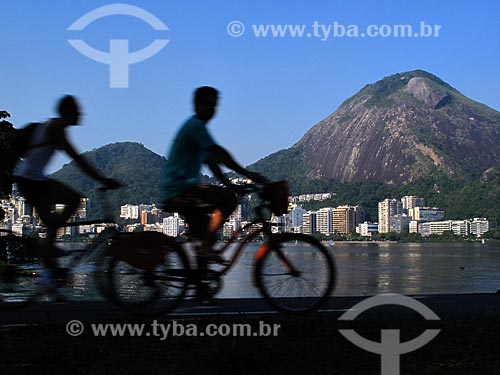  Assunto: Ciclista na ciclovia da Lagoa Rodrigo de Freitas  / Local: Lagoa - Rio de Janeiro (RJ) - Brasil / Data: 05/2012 