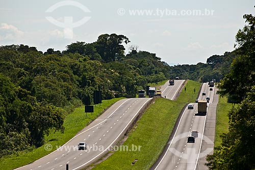  Assunto: Rodovia Regis Bittencourt na altura de Jacupiranga / Local: Jacupiranga - São Paulo (SP) - Brasil  / Data: 02/2012 