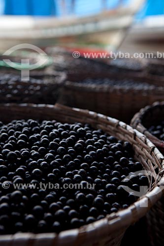  Assunto: Cestos com açaí no mercado de Santana (Beirada de Santana) / Local: Santana - Amapá (AP) - Brasil / Data: 04/2012 