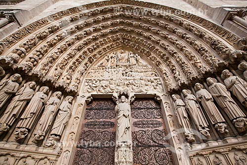  Assunto: Portal do Julgamento na Catedral de Notre Dame (Século XII) / Local: Paris - França - Europa / Data: 06/2012 