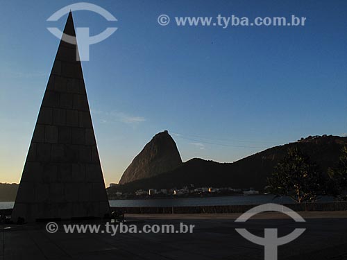  Assunto: Monumento Estácio de Sá com Pão de Açúcar ao fundo / Local: Flamengo - Rio de Janeiro (RJ) - Brasil / Data: 07/2012 