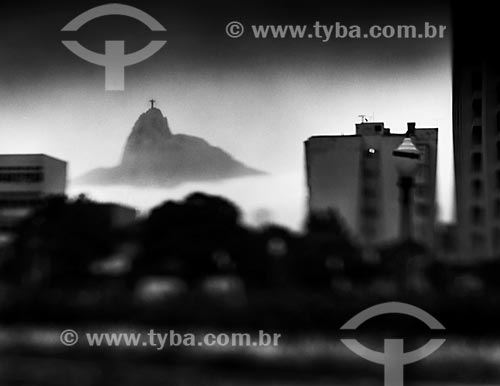  Assunto: Prédios da cidade do Rio de Janeiro com o Morro do Corcovado e Cristo Redentor ao fundo / Local: Rio de Janeiro (RJ) - Brasil / Data: 09/2007 