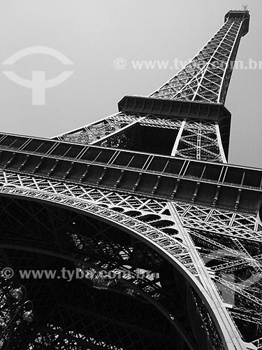  Assunto: Torre Eiffel (1889) / Local: Paris - França - Europa / Data: 01/2003 