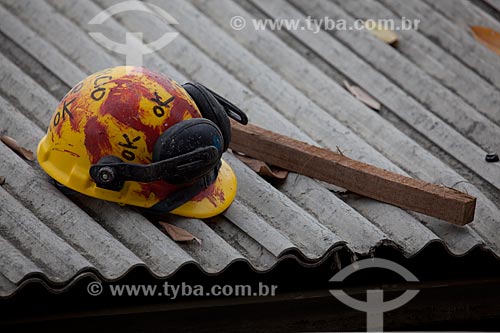  Assunto: Capacete de operário da reforma do Estádio Jornalista Mário Filho - também conhecido como Maracanã / Local: Maracanã - Rio de Janeiro (RJ) - Brasil / Data: 10/2012 