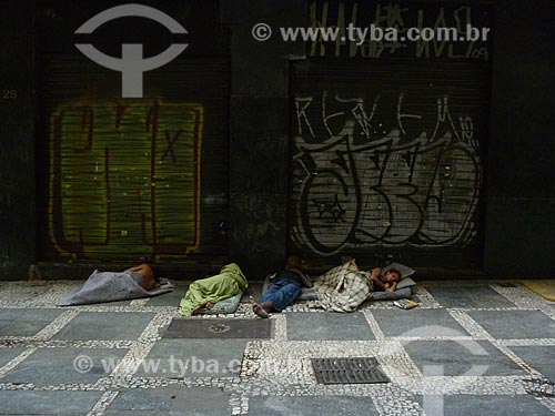  Assunto: Moradores de rua dormindo no centro da cidade / Local: São Paulo (SP) - Brasil / Data: 05/2010 