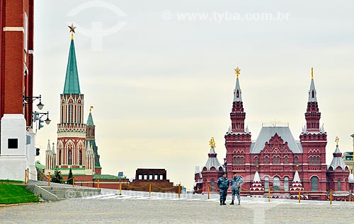  Assunto: Policiamento na Praça Vermelha com o Museu Histórico do Estado da Rússia (1872) ao fundo / Local: Moscou - Rússia - Europa / Data: 09/2010 