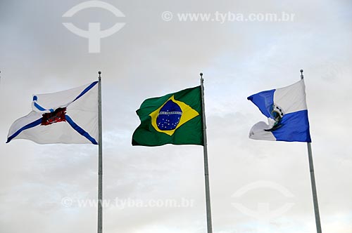  Assunto: Bandeiras: do Município do Rio de Janeiro, do Brasil e do Estado do Rio de Janeiro / Local: Rio de Janeiro (RJ) - Brasil / Data: 06/2012 