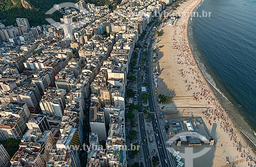  Assunto: Vista aérea da Avenida Atlântica e Praia de Copacabana - próximo ao Posto 3 / Local: Copacabana - Rio de Janeiro (RJ) - Brasil / Data: 12/2012 