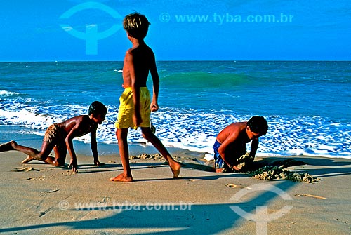  Assunto: Crianças brincando na Praia de Pecém  / Local: São Gonçalo do Amarante - Ceará (CE) - Brasil / Data: 1996 