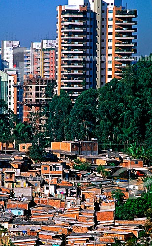  Assunto: Vista da favela Real Park e prédios ao fundo / Local: São Paulo (SP) - Brasil / Data: 2002 