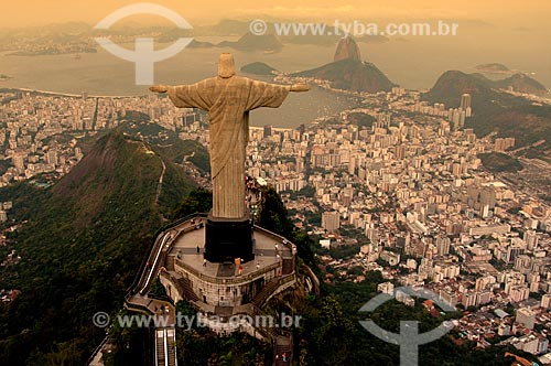  Assunto: Vista aérea do Cristo Redentor com Pão de Açúcar ao fundo / Local: Rio de Janeiro (RJ) - Brasil / Data: 08/2008 