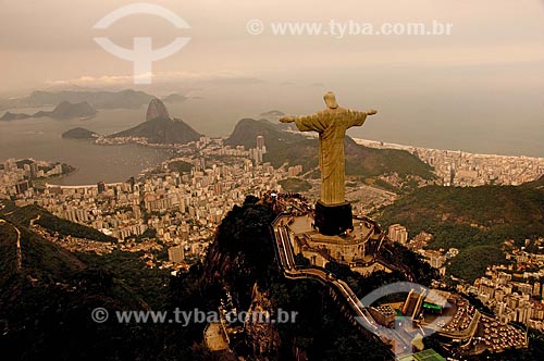  Assunto: Vista aérea do Cristo Redentor com Pão de Açúcar ao fundo / Local: Rio de Janeiro (RJ) - Brasil / Data: 08/2008 