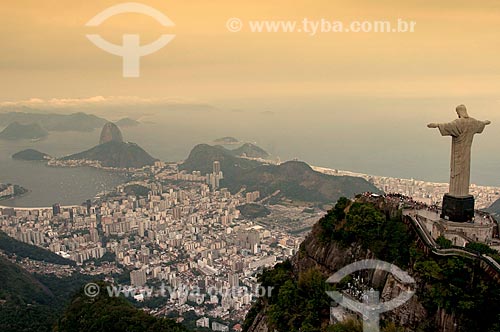  Assunto: Vista aérea do Cristo Redentor com Pão de Açúcar ao fundo / Local: Rio de Janeiro (RJ) - Brasil / Data: 08/2008 