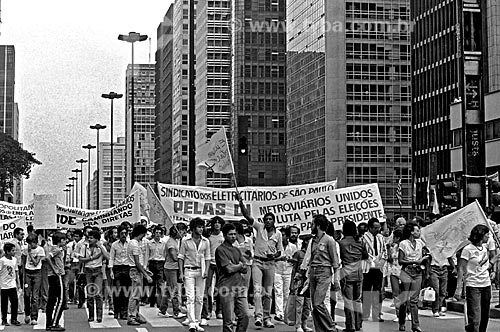  Assunto: Funcionários de empresas estatais em campanha por eleições Diretas na Avenida Paulista / Local: São Paulo (SP) - Brasil / Data: 1984 