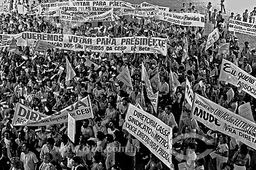  Assunto: Funcionários de empresas estatais em campanha por eleições Diretas na Avenida Paulista / Local: São Paulo (SP) - Brasil / Data: 1984 