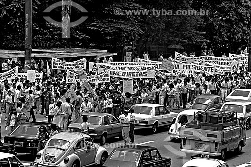  Assunto: Funcionários de empresas estatais em campanha por eleições Diretas na Avenida Paulista / Local: São Paulo (SP) - Brasil / Data: 1984 