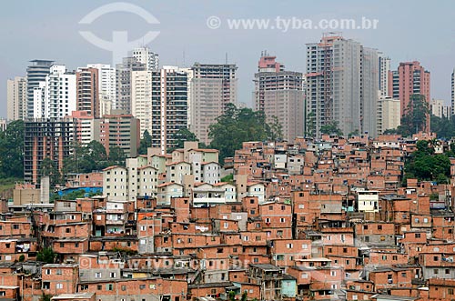  Assunto: Favela Paraisópolis com os prédios da cidade de São Paulo ao fundo / Local: Paraisópolis - São Paulo (SP) - Brasil / Data: 02/2012 