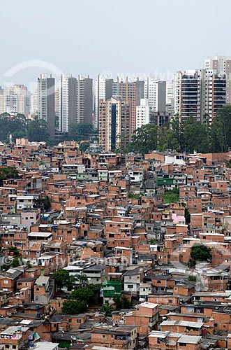  Assunto: Favela Paraisópolis com os prédios da cidade de São Paulo ao fundo / Local: Paraisópolis - São Paulo (SP) - Brasil / Data: 02/2012 