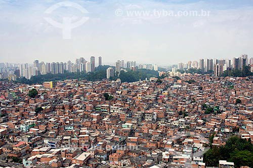  Assunto: Favela Paraisópolis com os prédios da cidade de São Paulo ao fundo / Local: Paraisópolis - São Paulo (SP) - Brasil / Data: 02/2012 