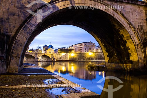  Assunto: Detalhe do arco da Ponte de Sant Angelo sobre o Rio Tibre / Local: Roma - Itália - Europa / Data: 12/2012 