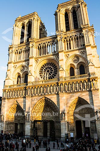  Assunto: Fachada da Catedral de Notre-Dame de Paris (1163) / Local: Paris - França - Europa / Data: 01/2013 