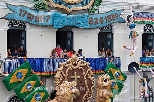  Assunto: Pessoas assistindo o carnaval de rua das janelas da Prefeitura de Olinda / Local: Olinda - Pernambuco (PE) - Brasil / Data: 02/2013 