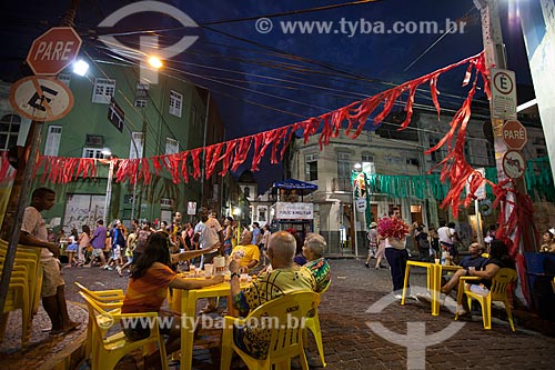  Assunto: Pessoas em um bar de rua durante o carnaval / Local: Recife - Pernambuco (PE) - Brasil / Data: 02/2013 